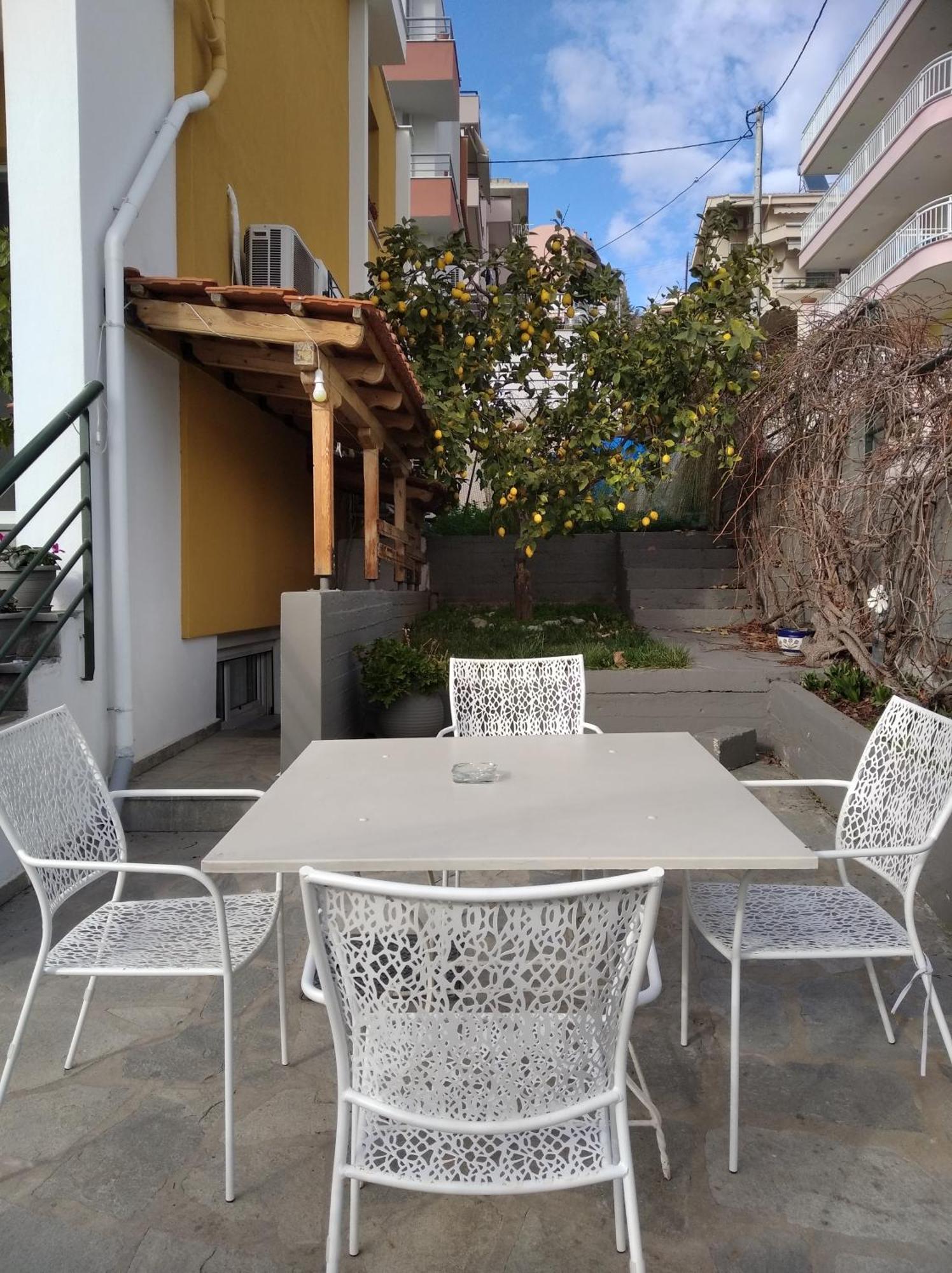 Garden Apartment *